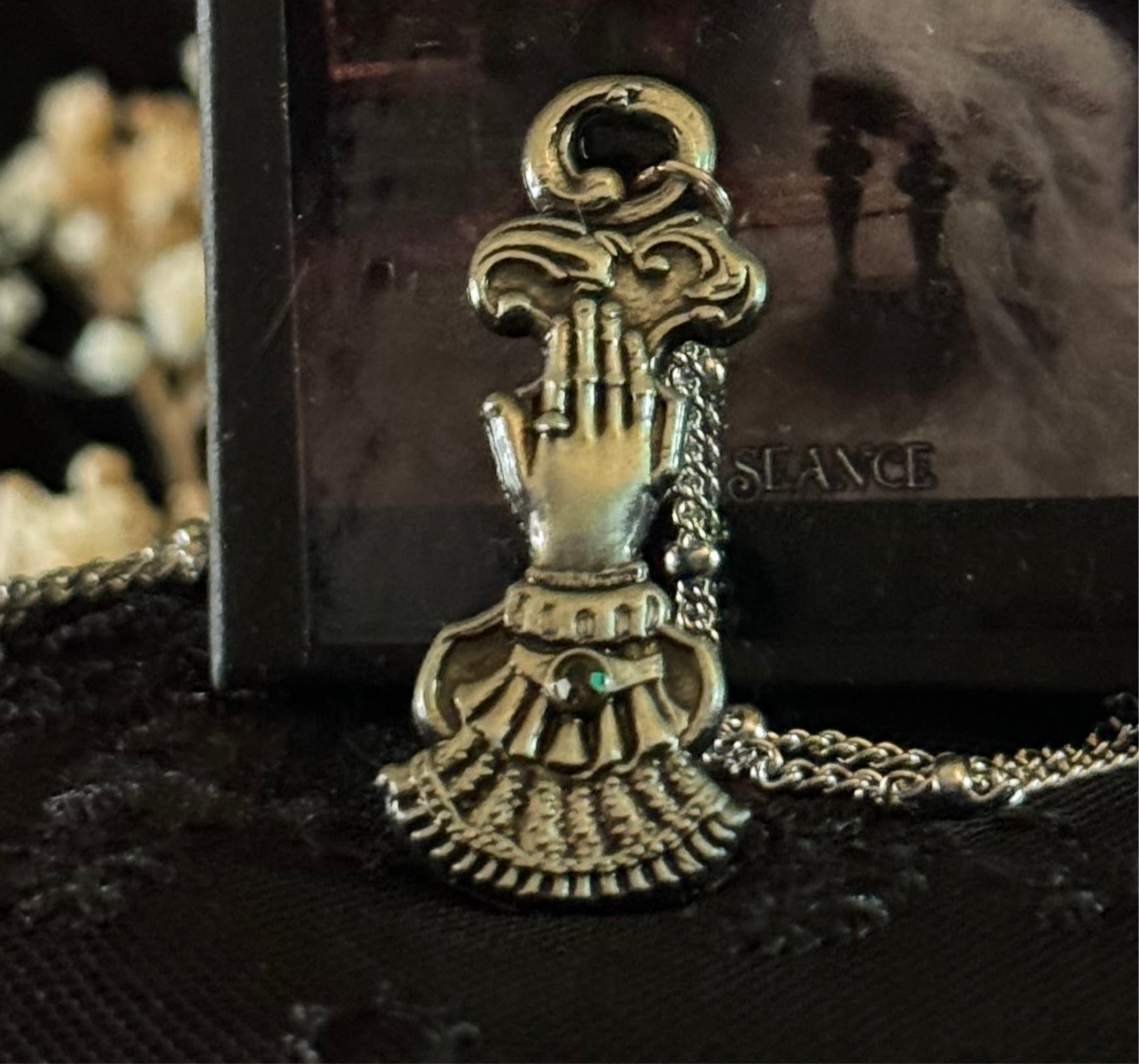The Medium necklace by Seance