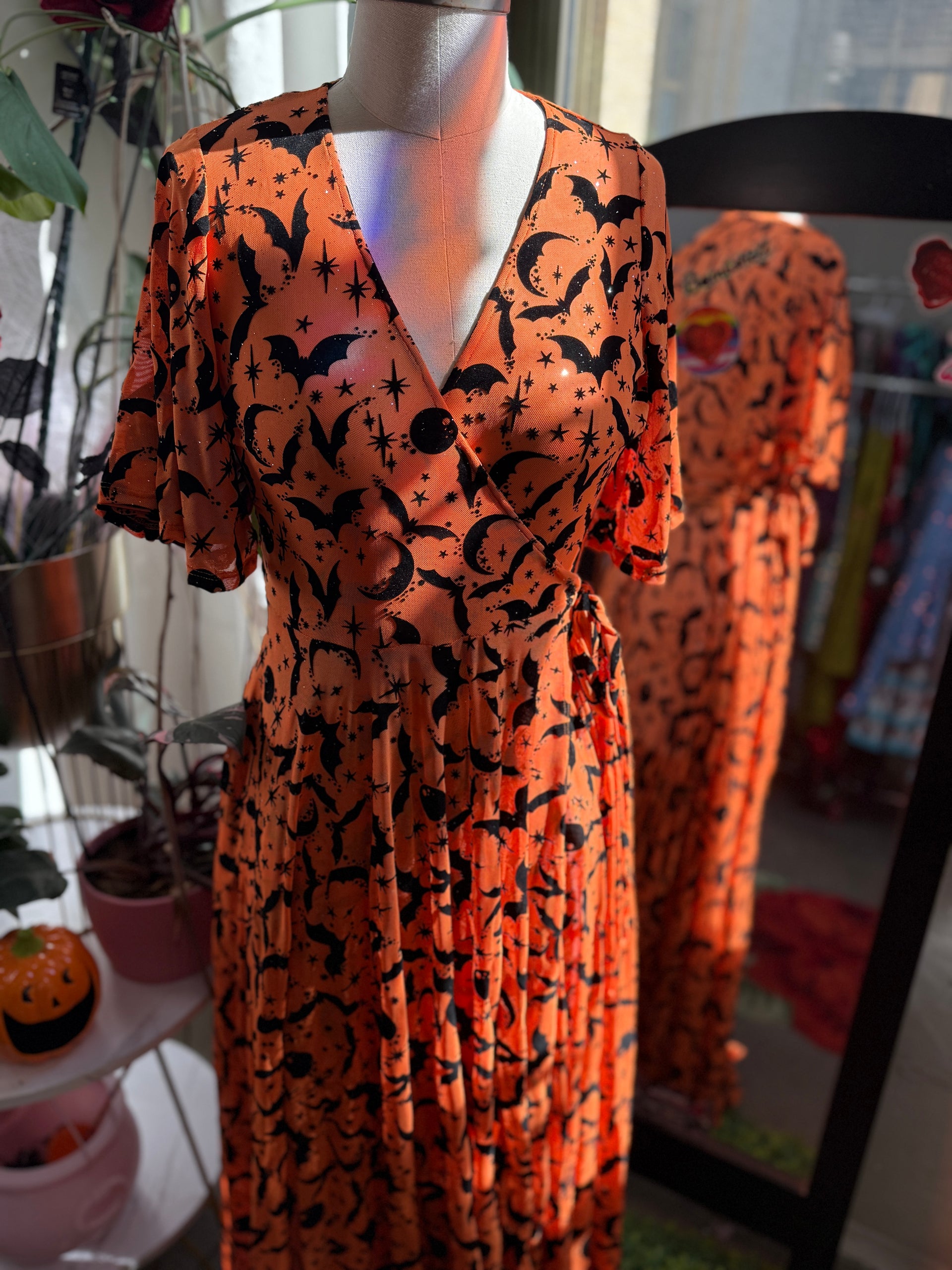 orange wrap dress Black Lydia in Queen of Halloween Flocked Mesh S The surplice neckline Mermaid Spaghetti Straps Rustic YGroup_11866 Color:Champagne Flower