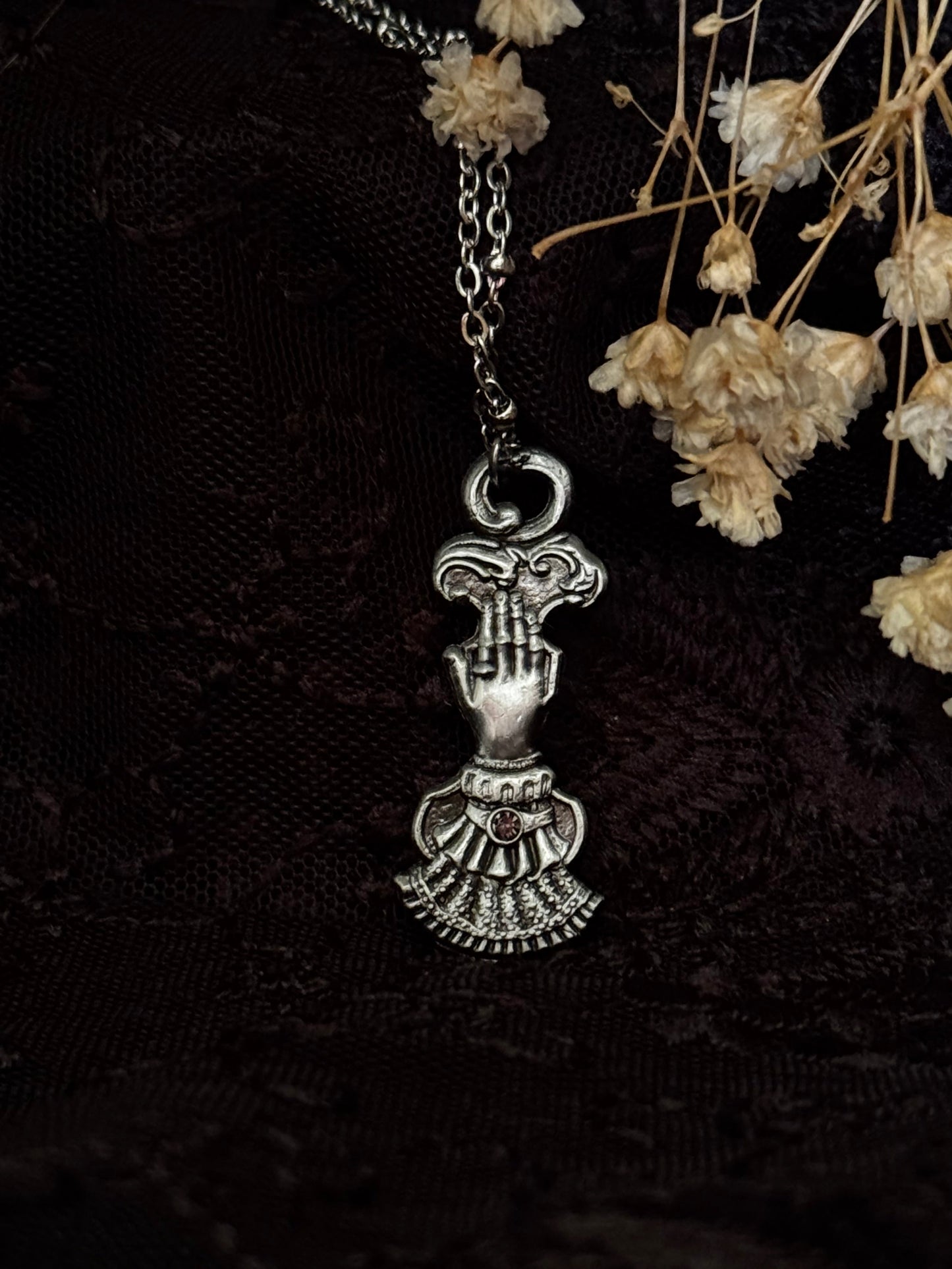 The Medium necklace by Seance
