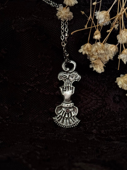 The Medium necklace by Seance