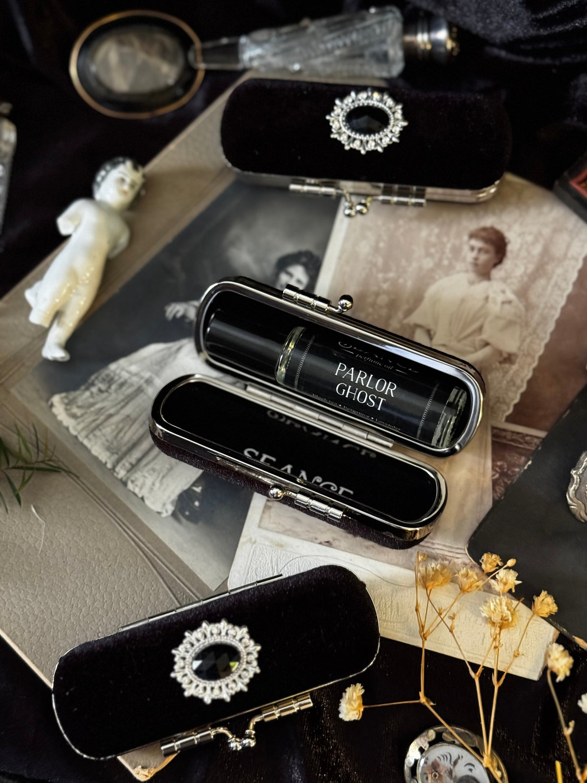 The Mourning Compact - perfume carry case by Seance