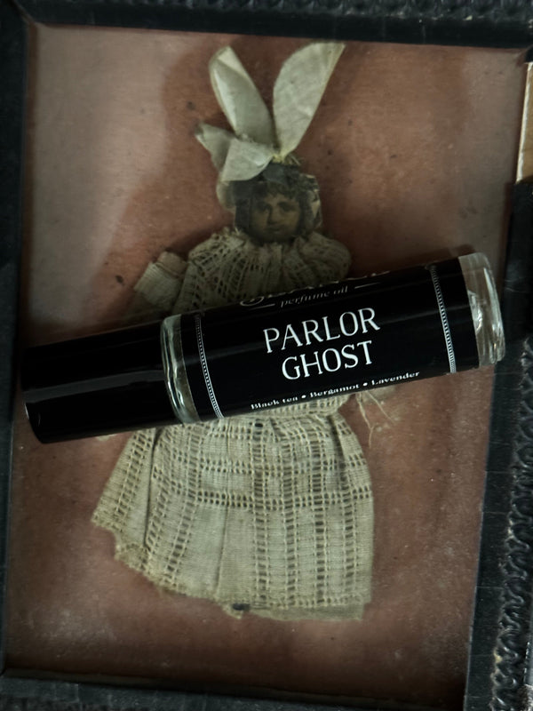Parlor Ghost (bergamot, black tea, lavender) by Seance