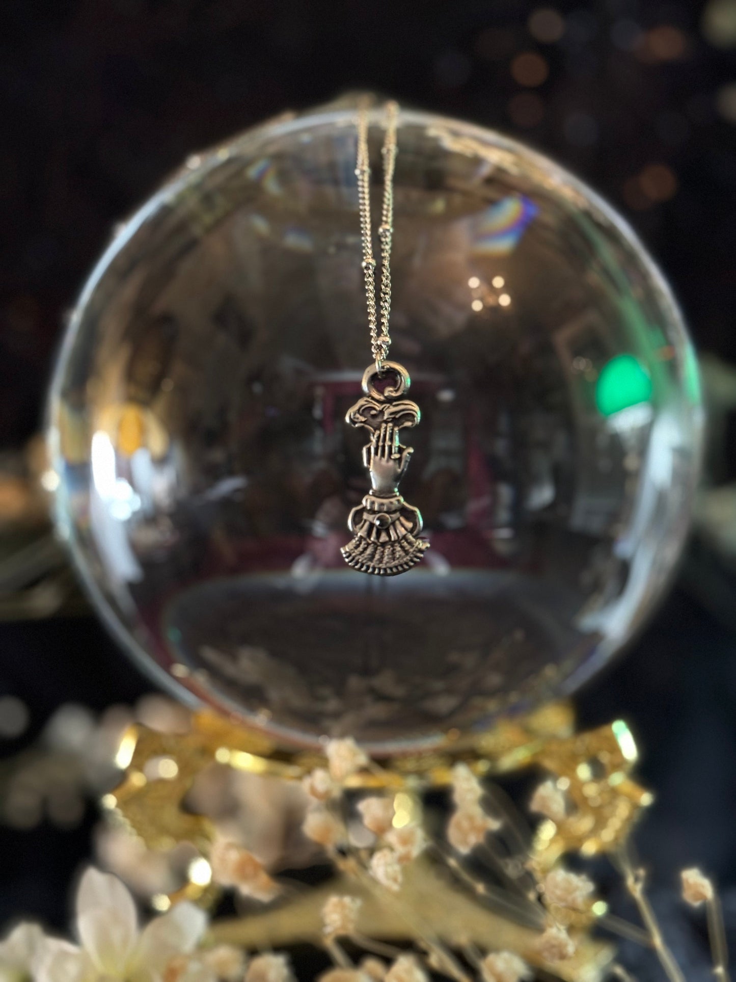 The Medium necklace by Seance