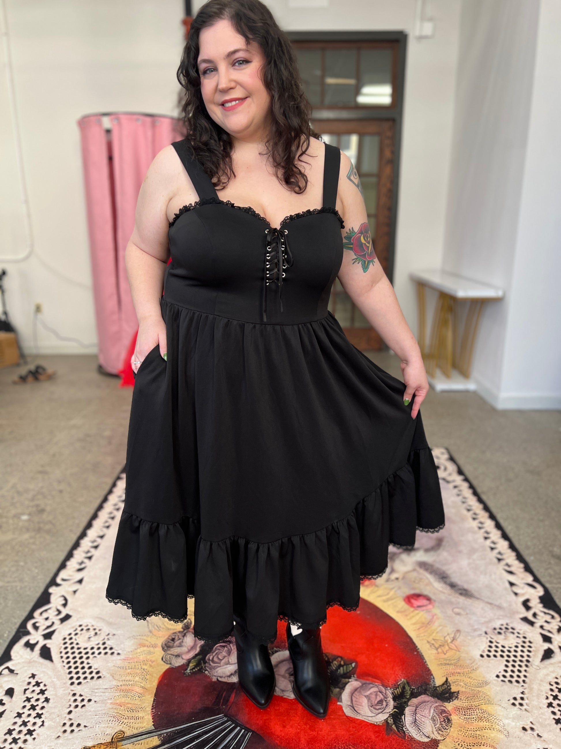 Heidi Swing Dress in Black - L Heidi Swing Dress in Black - L