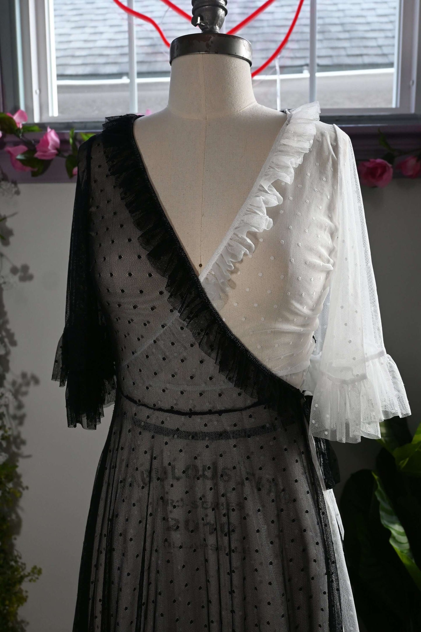 DEVILLE COLORBLOCKED BLACK AND WHITE SWISS DOT MESH DRESSING GOWN