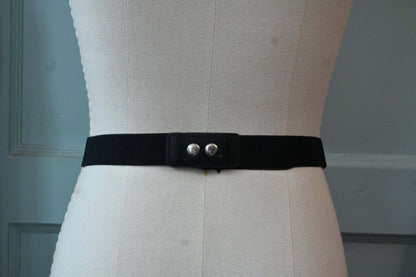 Black elastic belt with faux leather and gold chain detail