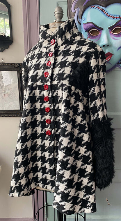 Marie Swing Coat in black/white Houndstooth